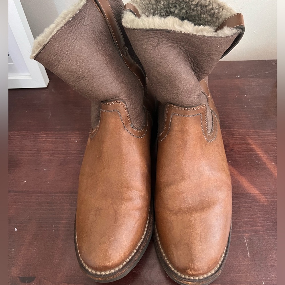 Vintage Frye Shearling Lined Boots